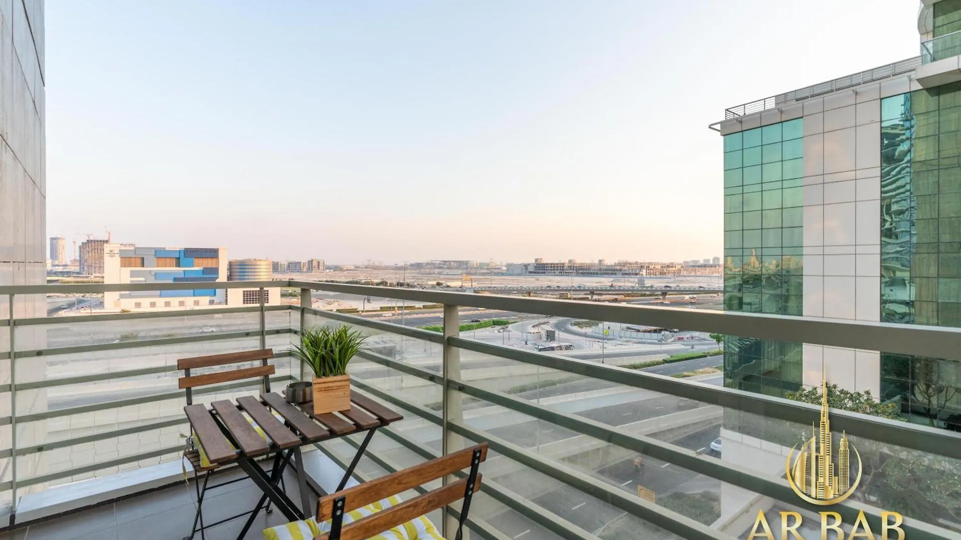 Hamilton Residence - Premium 1Br Best Canal View - Business Bay